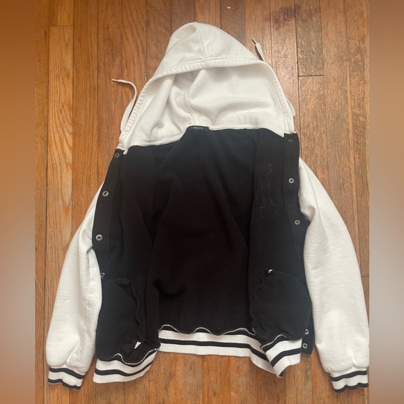 Forever 21 M varsity letterman jacket
Size Medium - Picture 6 of 8